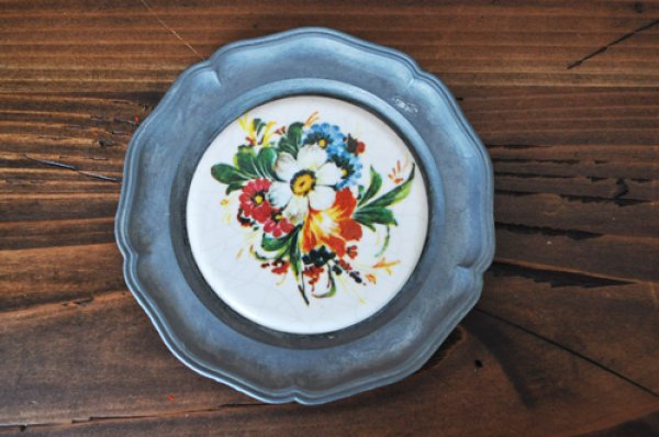 画像1: ドイツ・ピューター＆陶器のミニミニ絵皿/カラフルブーケ