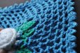 画像4: ドイツ・ヴィンテージ手編みの鍋つかみ/ブルー×白バラ