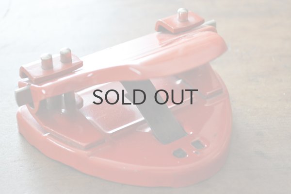 画像2: チェコ・チェコスロバキア時代 ヴィンテージ2つ穴パンチ/赤