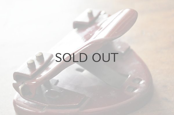 画像2: チェコ・チェコスロバキア時代 ヴィンテージ2つ穴パンチ/ワイン