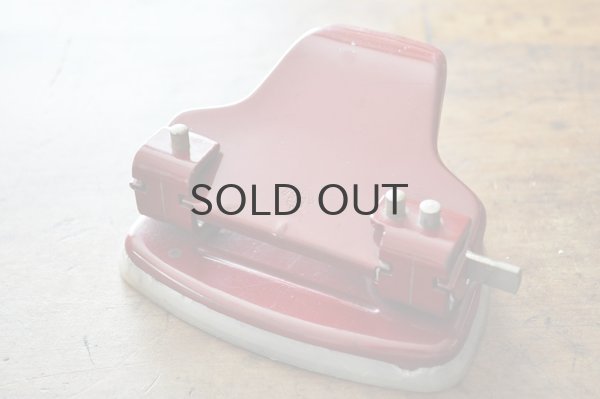 画像1: チェコ・チェコスロバキア時代 ヴィンテージ2つ穴パンチ/ワイン（プラ蓋）