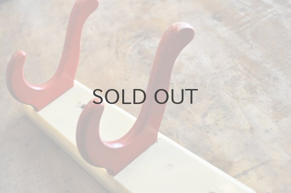 画像4: ドイツ・ヴィンテージ木製3連フック/アイボリー×レッド