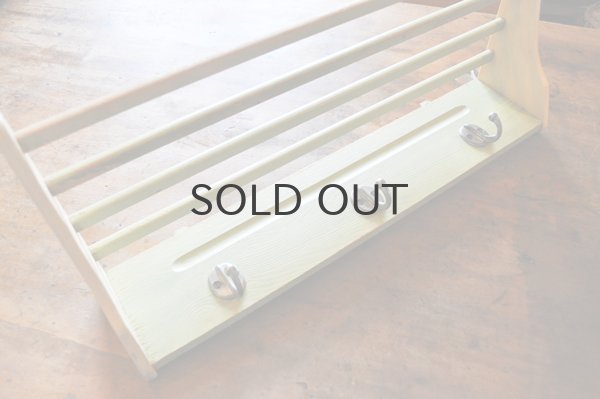 画像4: ドイツ・ヴィンテージ棚付き3連フック/グリーン×アイボリー