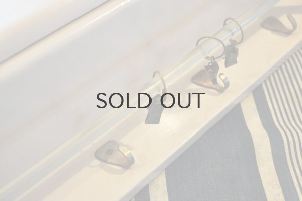 画像9: 【送料無料】ドイツ・ヴィンテージ フック付き壁掛け収納棚/薄グレーホワイト