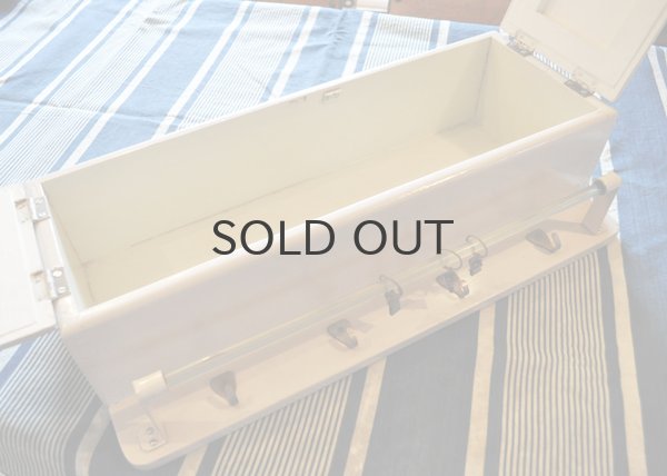 画像4: 【送料無料】ドイツ・ヴィンテージ フック付き壁掛け収納棚/薄グレーホワイト