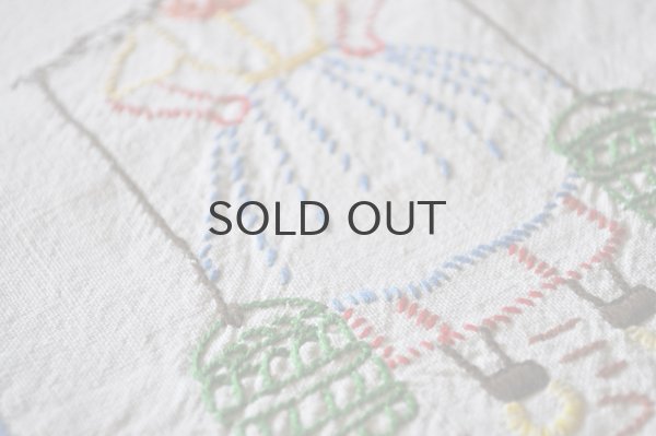 画像4: ドイツ・アンティーク刺繍のタペストリー壁掛け飾り/人々