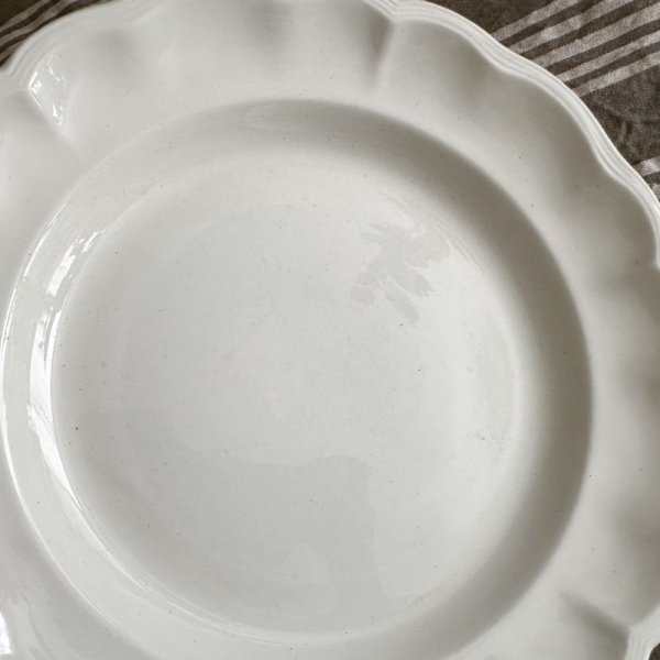 画像4: フランス・アンティーク　白錫釉　花リムプレート31cm