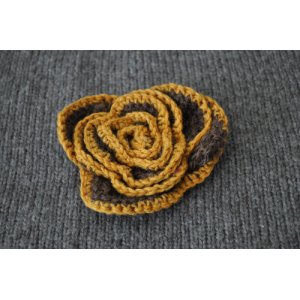 画像: ◆50%off◆チェコ・ハンドメイド手編みニットの花ブローチ/茶×黄