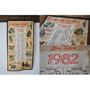 画像: ドイツ・ヴィンテージ 壁掛けカレンダークロス/1982年 ファミリー
