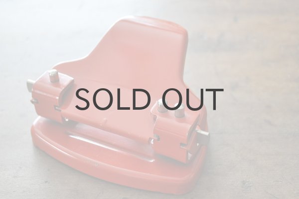 画像1: チェコ・チェコスロバキア時代 ヴィンテージ2つ穴パンチ/赤