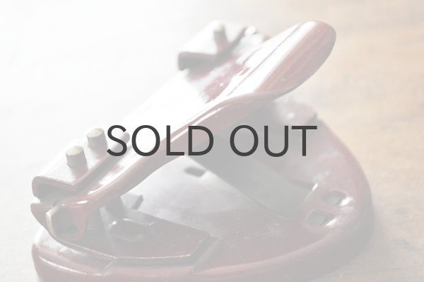 画像2: チェコ・チェコスロバキア時代 ヴィンテージ2つ穴パンチ/ワイン