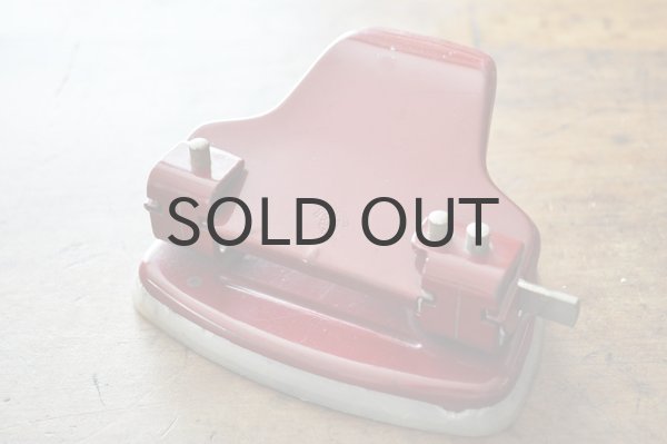 画像1: チェコ・チェコスロバキア時代 ヴィンテージ2つ穴パンチ/ワイン（プラ蓋）