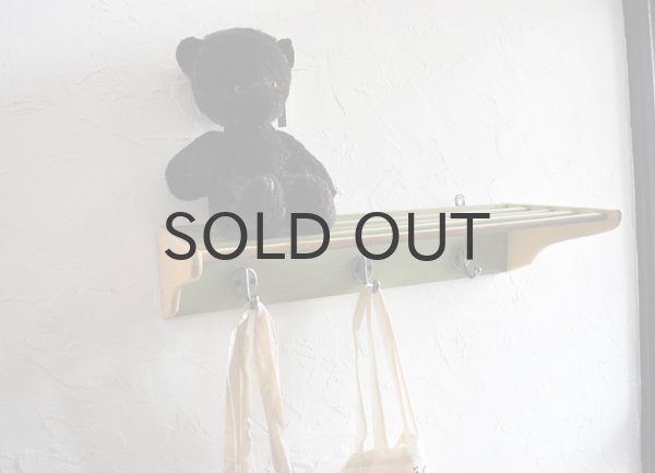 画像3: ドイツ・ヴィンテージ棚付き3連フック/グリーン×アイボリー