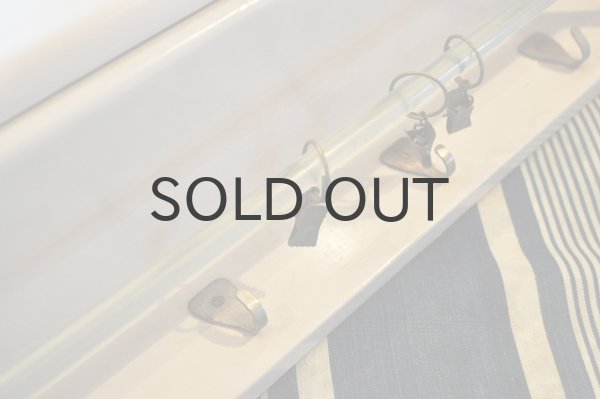 画像9: 【送料無料】ドイツ・ヴィンテージ フック付き壁掛け収納棚/薄グレーホワイト