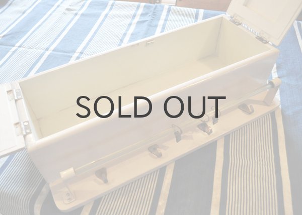 画像4: 【送料無料】ドイツ・ヴィンテージ フック付き壁掛け収納棚/薄グレーホワイト