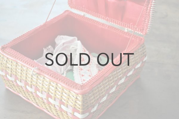 画像2: ドイツ・ヴィンテージ 編みかごソーイングボックススクエア型/赤ライン