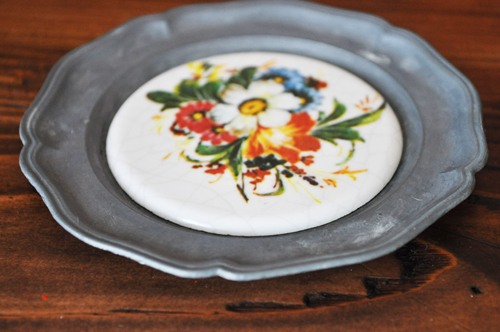 画像: ドイツ・ピューター＆陶器のミニミニ絵皿/カラフルブーケ