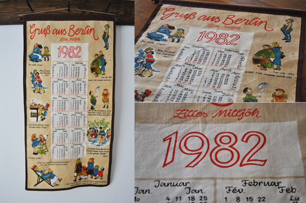 画像1: ドイツ・ヴィンテージ 壁掛けカレンダークロス/1982年 ファミリー